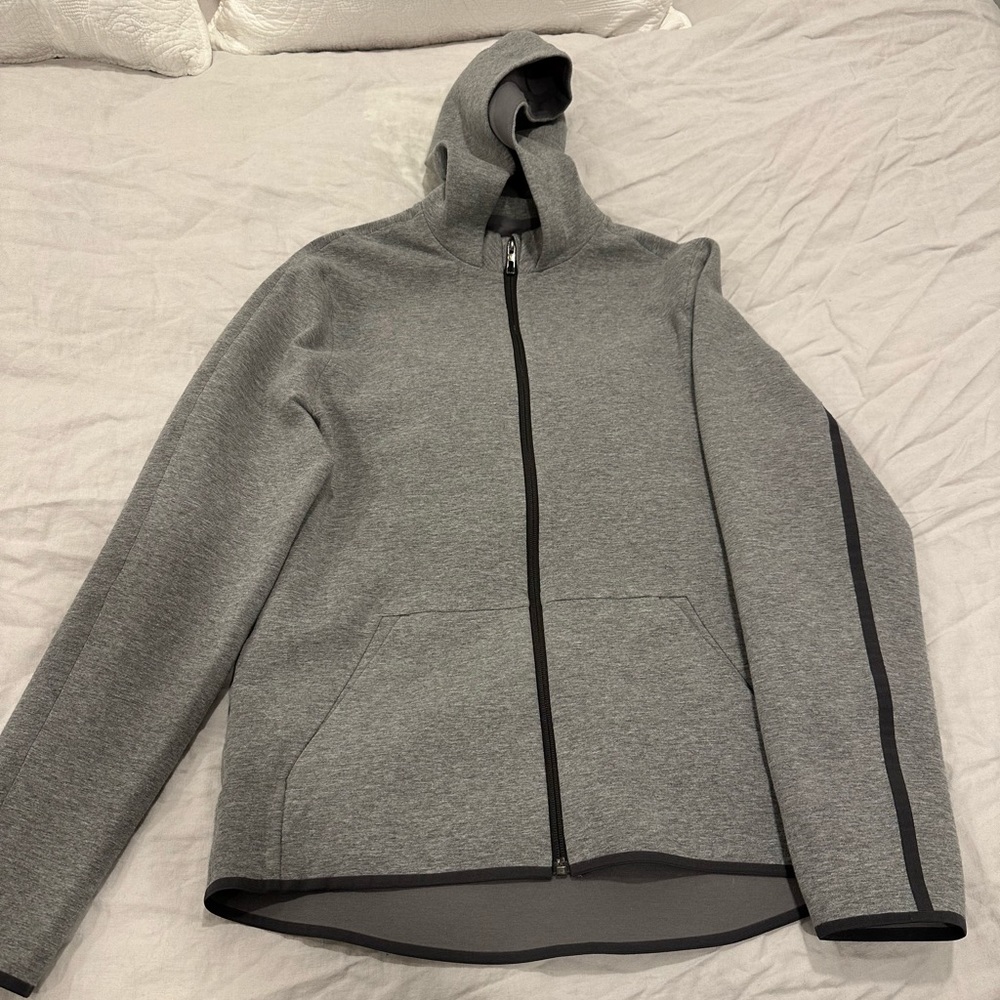 Lululemon men’s grey jacket